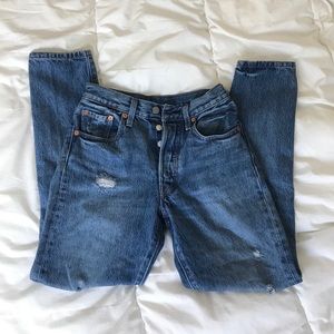 distressed levi jeans